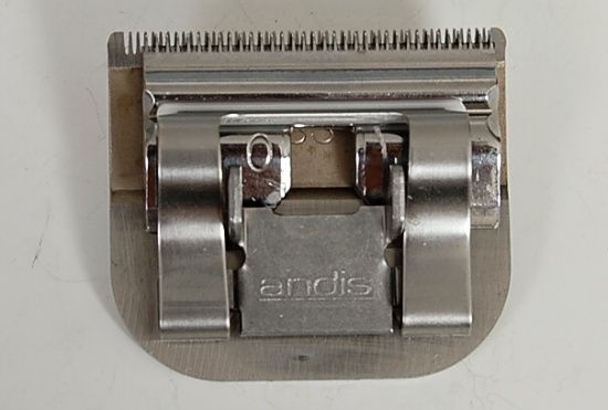 Velmi jemn&aacute; hlava s v&yacute;&scaron;kou střihu 0,2 mm. Hladk&yacute; spodn&iacute; nůž m&aacute; 49 zubů d&eacute;lky 3mm, horn&iacute; nůž m&aacute; 33 zubů d&eacute;lky 3 mm.