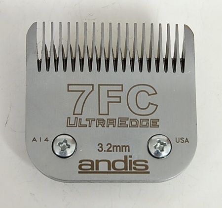 Hrub&scaron;&iacute; střihac&iacute; hlava s v&yacute;&scaron;kou střihu 3,2 mm. Hladk&yacute; spodn&iacute; nůž m&aacute; 19 zubů d&eacute;lky 10 mm, horn&iacute; nůž m&aacute; 18 zubů d&eacute;lky 4 mm.