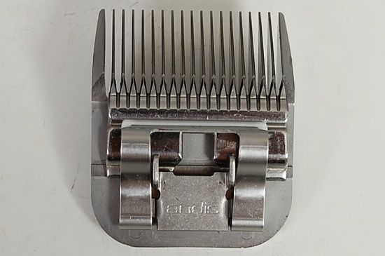 Extra dlouh&eacute; zuby. Hrub&aacute; střihac&iacute; hlava s pln&yacute;mi zuby s v&yacute;&scaron;kou střihu 19 mm. Hladk&yacute; spodn&iacute; nůž m&aacute; 19 zubů d&eacute;lky 28 mm, horn&iacute; nůž m&aacute; 18 zubů d&eacute;lky 4 mm.