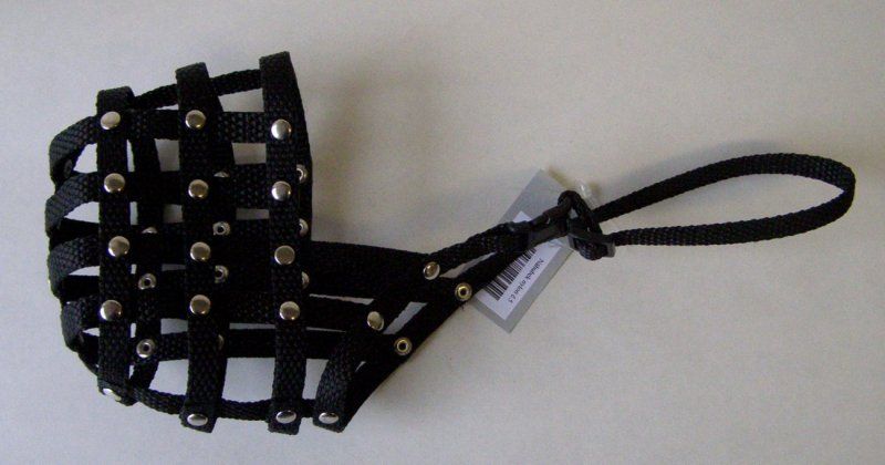 Nylonový náhubek pro středně velké psy od Trixie. Velikost náhubku č.5