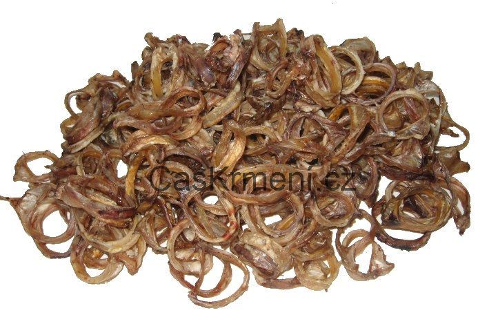 Su&scaron;en&yacute; hověz&iacute; hrtan řezan&yacute; je pochoutkou od česk&eacute;ho v&yacute;robce pro v&scaron;echny velikosti psů.