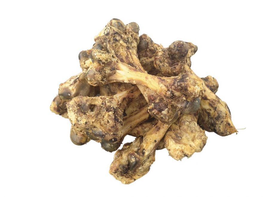 Su&scaron;en&aacute; vepřov&aacute; kost, su&scaron;en&aacute; pochoutka pro psy.