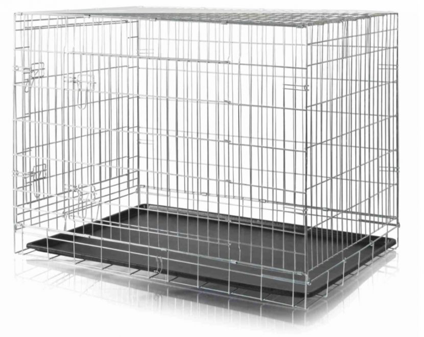Interi&eacute;rov&aacute; klec, pozinkovan&aacute; s plastov&yacute;m dnem určen&aacute; pro kr&aacute;tkodob&yacute; pobyt pejska men&scaron;&iacute; velikosti.