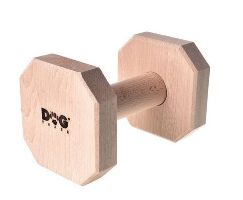 Dřevěn&aacute; činka pro psy je vhodn&aacute; k n&aacute;cviku aportů u psů obř&iacute;ch plemen, ale rozhodně ji využijete i při dom&aacute;c&iacute;m hran&iacute;.&nbsp;