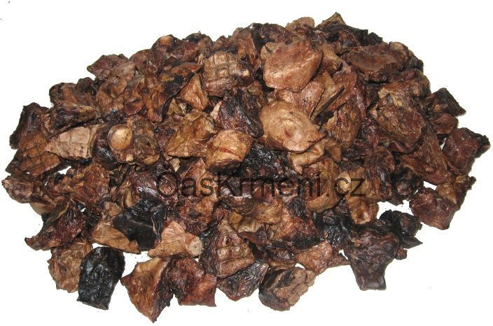 Vepřov&eacute; pl&iacute;ce jsou pochoutkou od česk&eacute;ho v&yacute;robce pro v&scaron;echny velikosti psů.