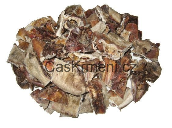 Su&scaron;en&eacute; řezan&eacute; kousky hověz&iacute;ch mulců, velmi odoln&aacute; pochoutka pro vytrval&eacute; pejsky.