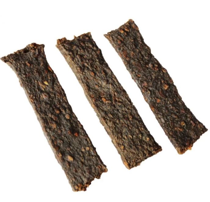 Pl&aacute;tky bažant&iacute;ho masa 500 g &ndash; 100 % př&iacute;rodn&iacute; su&scaron;en&yacute; pamlsek, kter&yacute; čist&iacute; zuby, posiluje čelistn&iacute; svaly a je vhodn&yacute; pro v&scaron;echny psy, včetně alergiků.&ldquo;