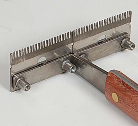 Furmin&aacute;tor MARS středn&iacute;. &Scaron;&iacute;řka nože 80 milimetrů. Celkov&aacute; d&eacute;lka furmin&aacute;toru 16 centimetrů.