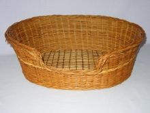 Pelech vhodn&yacute; pro men&scaron;&iacute; i středn&iacute; pejsky. Pel&iacute;&scaron;ek vyroben&yacute; z př&iacute;rodn&iacute; kapradiny, vhodn&yacute; do vnitřn&iacute;ch prostor.