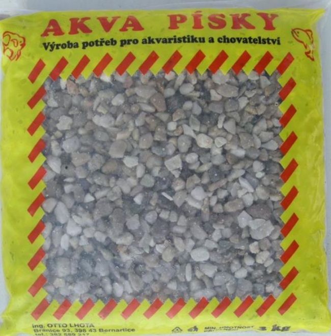 Křemeno - čedičov&yacute; p&iacute;sek vhodn&yacute; pro akv&aacute;ria a ter&aacute;ria o hrubosti 4 - 6 mm se skvěle kombinuje s př&iacute;rodn&iacute;mi akvaristick&yacute;mi doplňky.